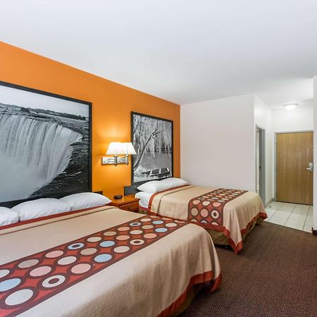 Super 8 by Wyndham Salina Hotel Bagian luar foto