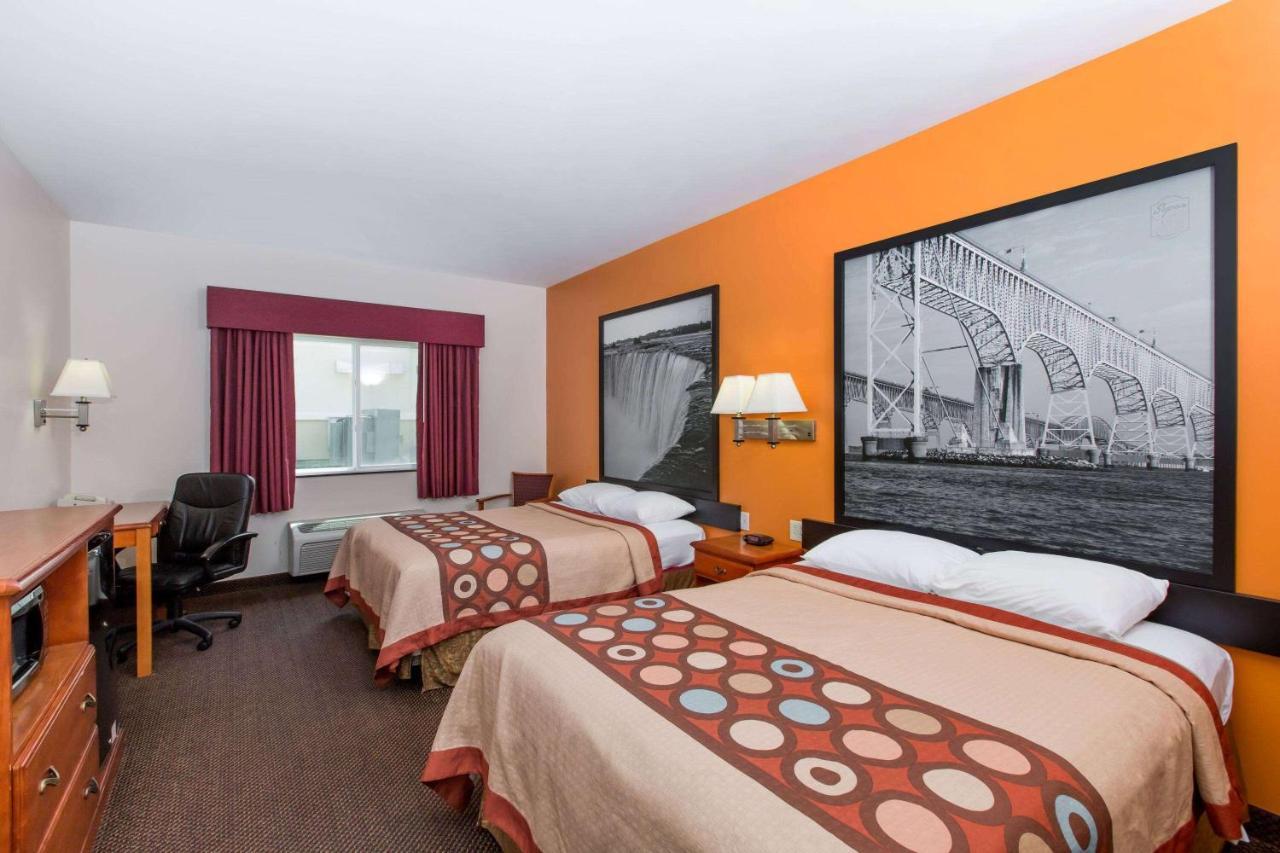 Super 8 by Wyndham Salina Hotel Bagian luar foto