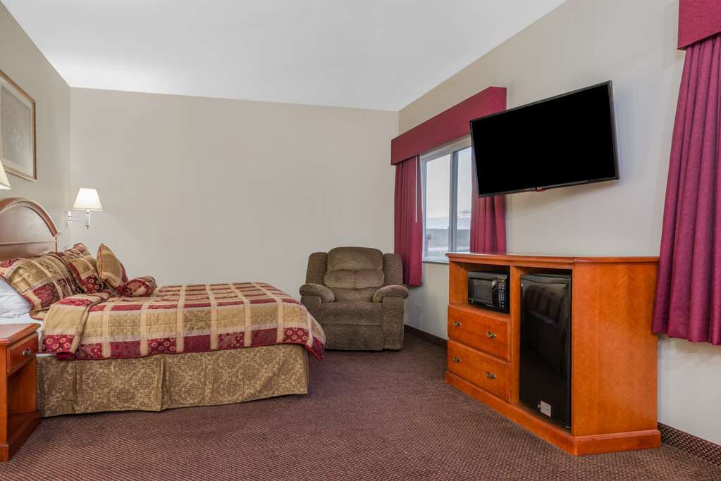 Super 8 by Wyndham Salina Hotel Ruang foto