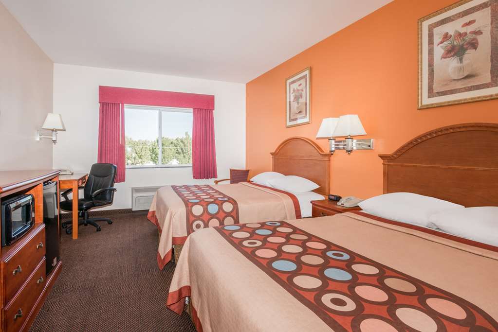 Super 8 by Wyndham Salina Hotel Ruang foto